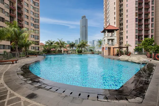 Kolam Renang Horison Ultima Suites & Residences Rasuna Jakarta Depan